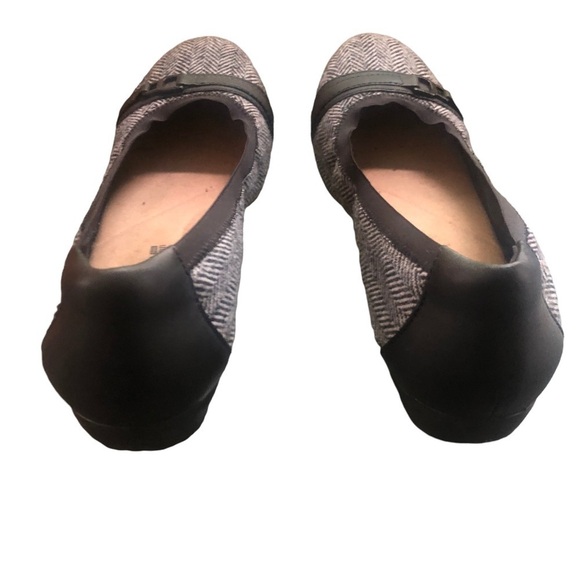 Beautiful Women’s Clark’s Wedge Gray Shoes Size 10 in Excellent Used Con… - Picture 5 of 6